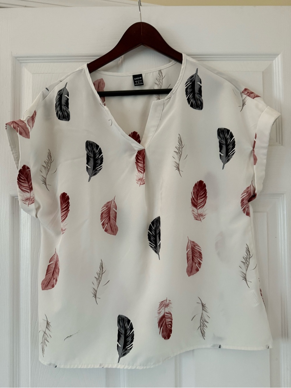 Dark red and green feather pattern on white short sleeve shirt size 4 by Shein